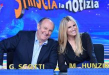 Striscia la Notizia 2023 conduttori: il ritorno di Gerry Scotti e Michelle Hunziker Striscia la notizia 2023 conduttori