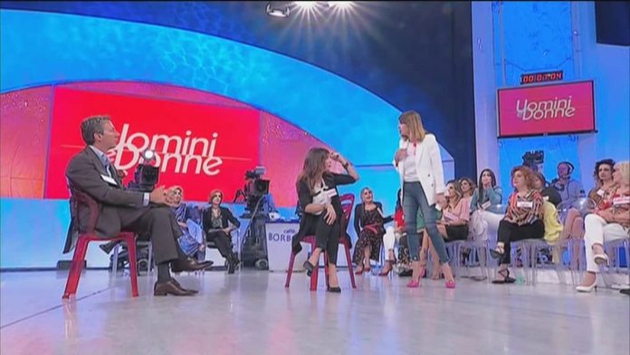 Uomini e Donne Over: lite fra Barbara e Simona | VIDEO lite Barbara e Simona