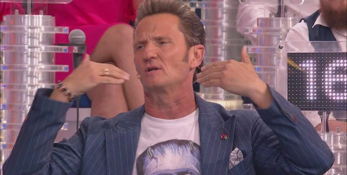 Ciao Darwin 8: Belli e Brutti a confronto | video Mediaset Ciao Darwin 8 Belli contro Brutti