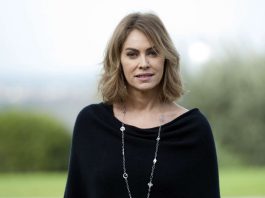 Elena Sofia Ricci: “Le serie tv iniziano troppo tardi, il pubblico merita più rispetto”. Sulla precarietà degli attori: “Il 90% degli attori fa molta fatica” – Intervista elena sofia ricci
