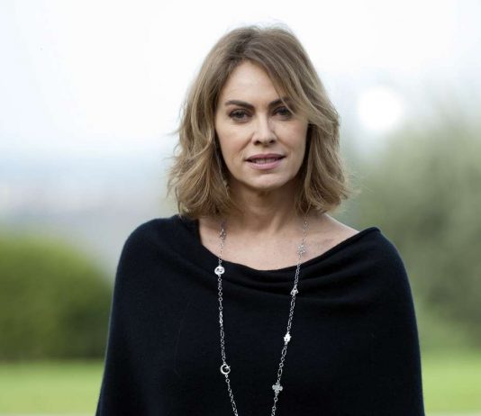 “La farfalla impazzita”, intervista esclusiva a Elena Sofia Ricci: “Una grande responsabilità interpretare Giulia Spizzichino. Oggi più che mai siamo tenuti a fare i conti con la nostra coscienza” elena sofia ricci