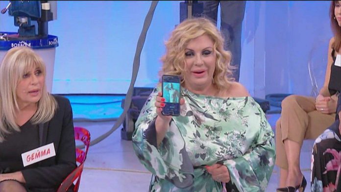 Uomini e Donne, trono over: le foto di Fabrizio fanno discutere | Video fabrizio uomini e donne