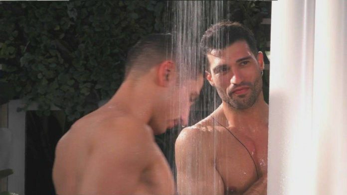 Grande Fratello 16, le prime docce dei concorrenti nella casa: la temperatura si alza | Video grande fratello 16