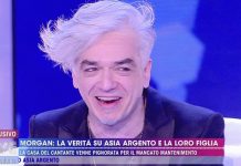 Morgan, la dedica alle figlie Anna Lou e Lara a Live Non è la D’Urso | video Mediaset Morgan Live non è la d'urso