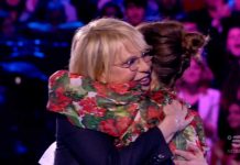 Amici 2019 Serale, Alessandra Amoroso ospite a sorpresa: la commovente lettera per Maria De Filippi | video Alessandra Amoroso ospite ad Amici 2019 Serale