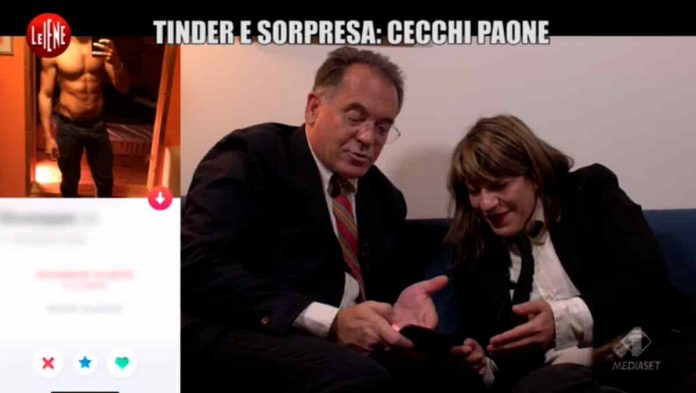 Le Iene, il Tinder e sorpresa di Alessandro Cecchi Paone | video Mediaset Alessandro Cecchi Paone a Le Iene per l'ottavo Tinder e sorpresa