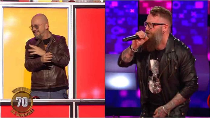 All Together Now: un concorrente canta “La notte vola” rock e si scusa | video Mediaset Ad All together now un concorrente canta La notte vola in versione rock