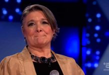 All Together Now, Augusta Procesi canta “La Vita” e commuove: la sua storia | video Mediaset Augusta Procese canta "La vita" ad All together now e commuove la giuria