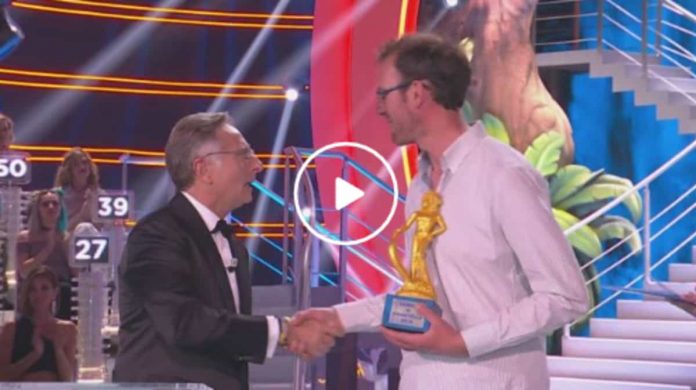 Ciao Darwin 2019, Carlo Romano dei Brutti ha vinto il premio per la “Miglior performance”: le sue gaffe | video Mediaset Carlo Romano dei Brutti ha vinto il premio "Miglior performance" a Ciao Darwin 2019