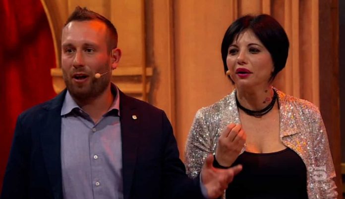 Ciao Darwin 2019, Viaggio nel Tempo con “Il Padrino”: le gaffe di Umani vs Mutanti | video Mediaset I concorrenti di Ciao Darwin 2019 protagonisti del Viaggio nel tempo Umani vs Mutanti