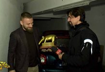 Daniele De Rossi via dalla Roma? Striscia la notizia consegna il tapiro | video Mediaset Daniele De Rossi riceve il Tapiro d'oro a Striscia la notizia