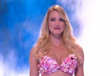 Ciao Darwin 2019, Ema Kovac torna in studio ed è Madre Natura dell’ultima puntata | video Mediaset Ema Kovac torna a Ciao Darwin 2019 come Madre Natura dell'ultima puntata