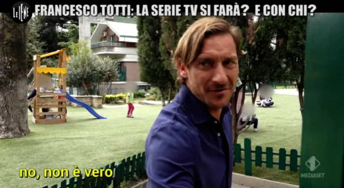 Le Iene, l’intervista a Francesco Totti: la serie tv si farà? E con chi? | video Francesco Totti intervistato a Le Iene