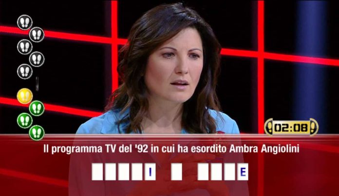 Giovanna Civitillo, la moglie di Amadeus gioca a Caduta Libera 2019 | video Mediaset Giovanna Civitillo gioca a Caduta Libera 2019
