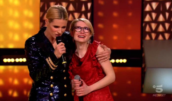 All together now, “sono ipovedente”: la concorrente Giulia Casagrande strega i giudici | video Mediaset Giulia Casagrande ad All together now