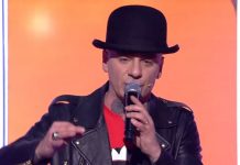 J-Ax ad Amici 23: il nuovo look sorprende anche Maria De Filippi | Video Witty Tv J-Ax ad Amici 23