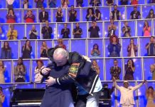 J-Ax canta “Tutto tua madre” a All together now e commuove i giudici | video Mediaset J-Ax canta "Tutto tuo madre" a All together now