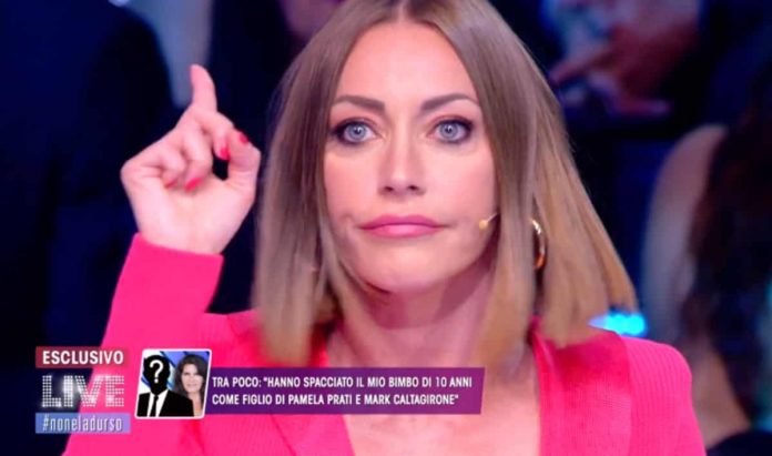 Karina Cascella vs Pamela Prati a Live – Non è la D’Urso: “Vergognati, fai schifo” | video Mediaset Karina Cascella contro Pamela Prati a Live - Non è la D'Urso
