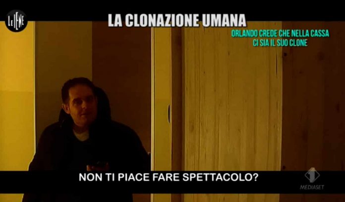 Le Iene: lo scherzo a Orlando Puoti, il Principe Azzurro di Avanti un altro | video Mediaset Il principe azzurro di Avanti un altro (Orlando Puoti) vittima di un nuovo scherzo de Le Iene