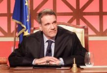 Forum: Barbara Palombelli presenta il nuovo giudice, Bartolo Antoniolli | video Bartolo Antoniolli è il nuovo giudice di Forum