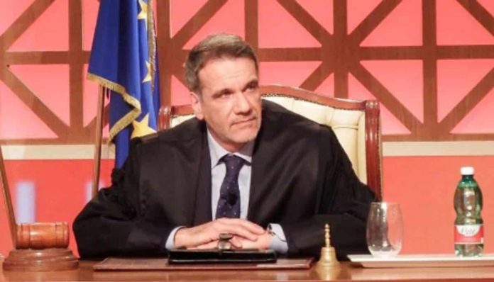 Forum: Barbara Palombelli presenta il nuovo giudice, Bartolo Antoniolli | video Bartolo Antoniolli è il nuovo giudice di Forum