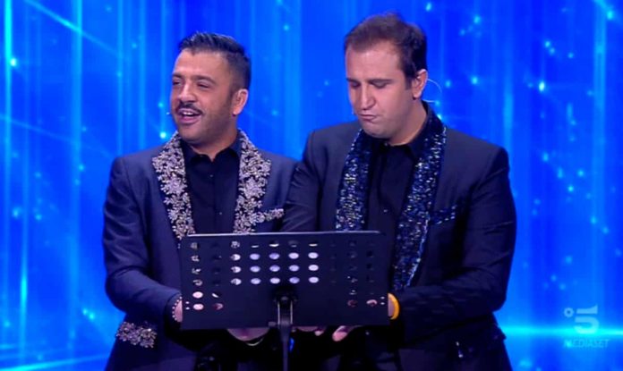 Pio e Amedeo ad Amici 2021: sfottò a Stefano De Martino che diventa papà | Video Witty tv Pio e Amedeo Amici 22