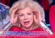 Sandra Milo a Pomeriggio 5: incatenata davanti Palazzo Chigi | Video Mediaset Sandra Milo parla dei debiti a Live - Non è la D'Urso