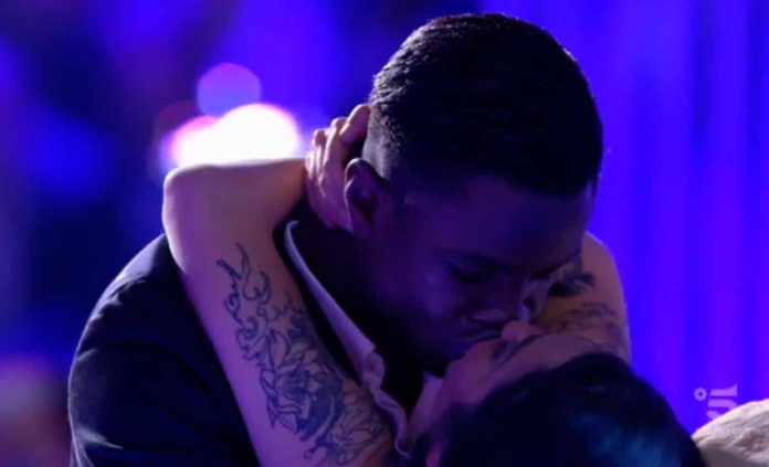 Gf 16, il fidanzato di Serena Rutelli in studio a sorpresa: scattano bacio e ballo | video Mediaset Il bacio tra Serena Rutelli e il fidanzato al GF 16