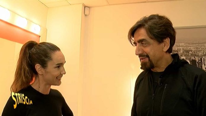 Striscia la notizia, Silvia Toffanin: “Caltagirone? Esiste o non esiste?” | video Mediaset Silvia Toffanin a Striscia la notizia