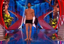 Ciao Darwin 2019, la sfilata di ieri sera con Sossio Aruta e Raffaello Tonon | video La sfilata di Sossio Aruta a Ciao Darwin 2019