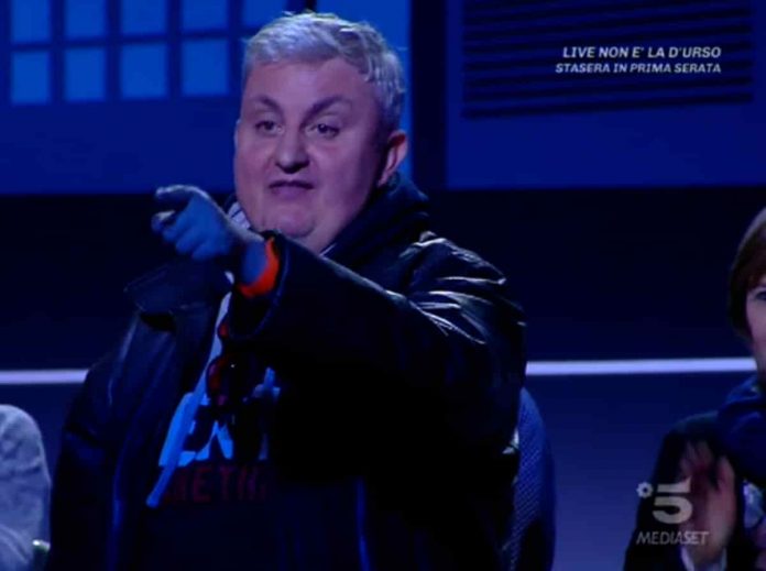 Caduta Libera, l’intera puntata del 16 giugno 2019 | video Mediaset L'Uomo Gatto (Gabriele Sbattella) in studio a Caduta Libera 2019