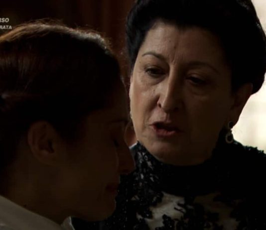 Una Vita, anticipazioni spagnole: Ursula assassinata dal falso Santiago Ursula rimprovera duramente Carmen nella puntata di Una Vita di mercoledì 29 maggio 2019