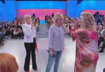 Uomini e Donne, Tina punzecchia Gemma: “La nonna di Barbie” | Video Witty Tv Gemma e Tina litigano a Uomini e Donne