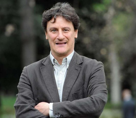 Intervista esclusiva a Giorgio Tirabassi: “Ho ricevuto tantissimi inviti per andare in tv a parlare del malore che mi aveva colpito” L'attore giorgio tirabassi