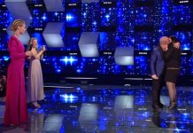 Carlo Paradisone, la proposta di matrimonio alla compagna Antonia ad All together now | video Mediaset Carlo Paradisone fa una proposta di matrimonio alla compagna ad All together now