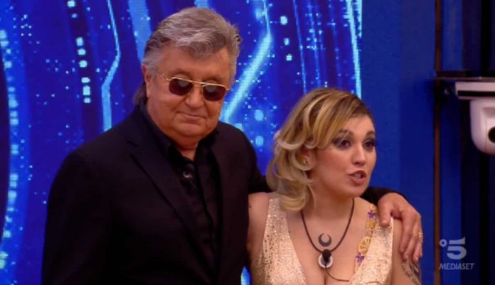 Bobby Solo e la figlia Veronica insieme al Grande Fratello: ospiti a sorpresa nella Casa | video Mediaset Bobby Solo e la figlia Veronica Satti ospiti nella finale di Grande Fratello 2019