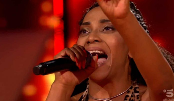 All together now, Desirie Bert eliminata: “Mi sento italiana e non mollo” | video Mediaset Desirie Bert eliminata da All together now ad un passo dalla finale