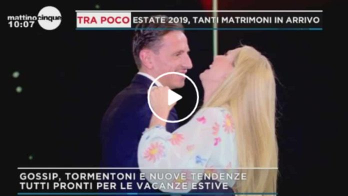 Federica Panicucci balla col fidanzato a Mattino 5: “Matrimoni in arrivo” | video Mediaset Federica Panicucci balla col fidanzato Marco a Mattino 5