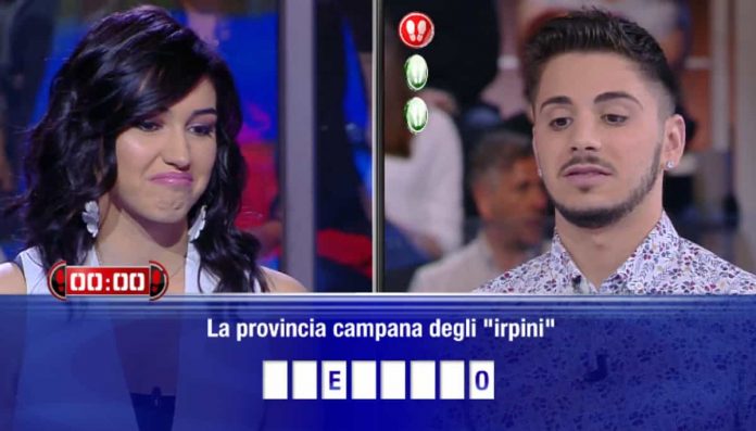 Gaffe a Caduta Libera: “La provincia campana degli ‘irpini’? Cremona” | video La gaffe di Antonella a Caduta Libera