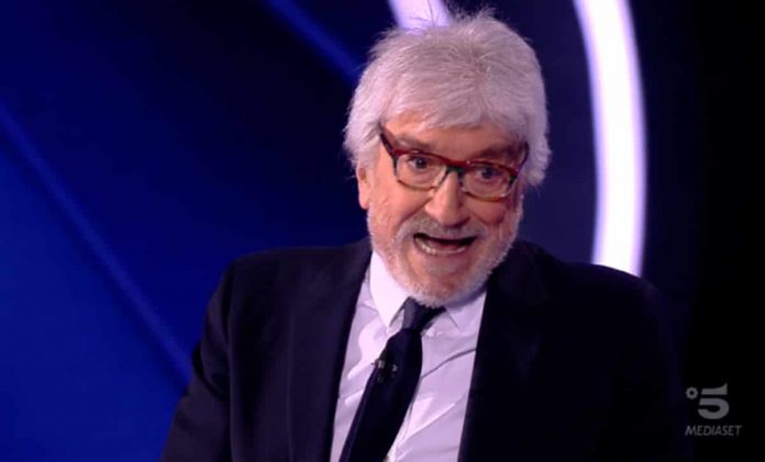 Gigi Proietti mancata sepoltura: niente posto a Roma, andrà al Verano | Video Mediaset Gigi Proietti racconta la barzelletta del cameriere a La sai l'ultima? - Digital edition