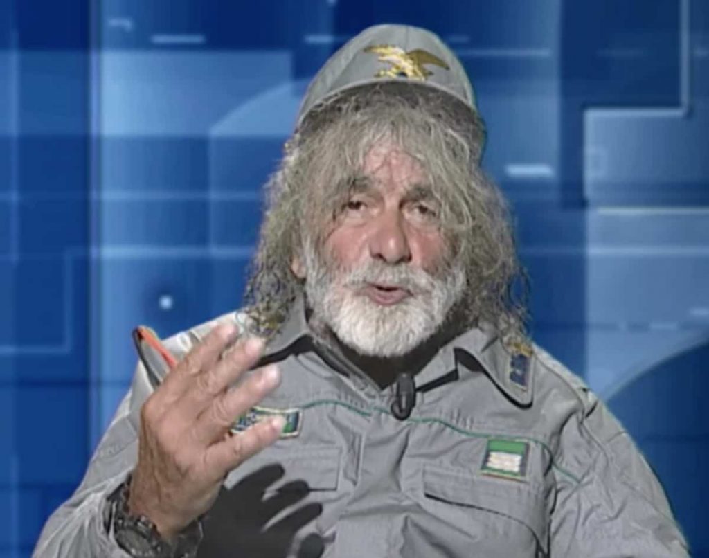 Mauro Corona ospite fisso a CartaBianca, il programma di Rai 3 condotto da Bianca Berlinguer