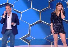 La sai l’ultima?, lo show di Uccio De Santis con Romina Pierdomenico | video Mediaset Uccio De Santis ospite a La sai l'ultima? 2019
