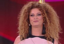 Valentina Persia e la barzelletta dei 3 zoppi in omaggio a Pippo Franco | video Mediaset La comica romana Valentina Persia