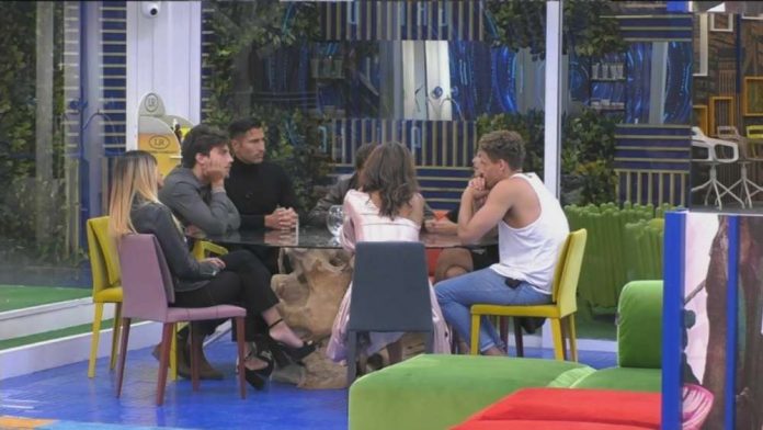 Grande Fratello 16, Martina vs Daniele: lo scontro finale | Video Scontro verbale tra Martina e Daniele al Grande Fratello 16