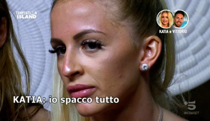 Temptation Island 2019, Katia e Vittorio in crisi? La single Vanessa nel mezzo, lui spiazza | video Witty tv Katia Fanelli nella terza puntata di Temptation Island 2019