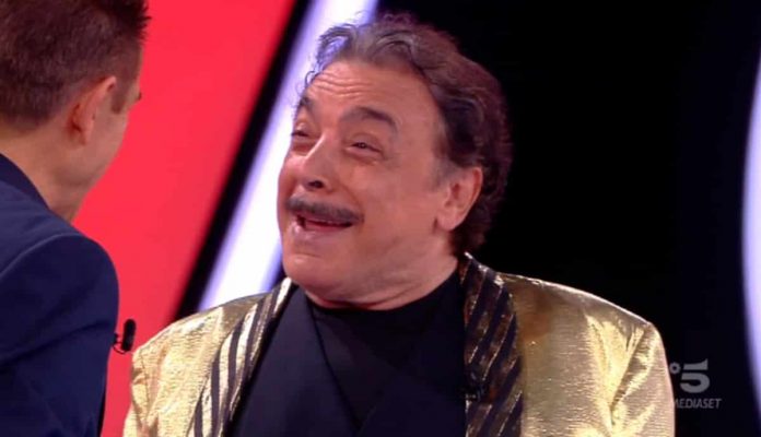 Il divertente show di Nino Frassica a La sai l’ultima? | video Mediaset Nino Frassica ospite a La sai l'ultima? nella puntata finale del 26 luglio 2019