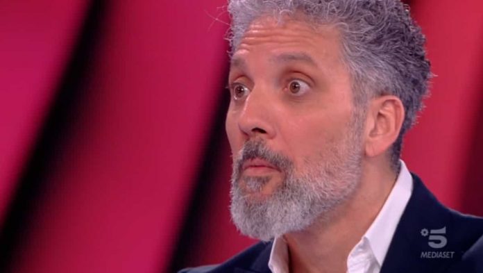 Beppe Fiorello ospite a La sai l’ultima?, tra barzellette e sketch su “Narcos” | video Mediaset Beppe Fiorello ospite a La sai l'ultima? nella puntata di venerdì 12 luglio 2019
