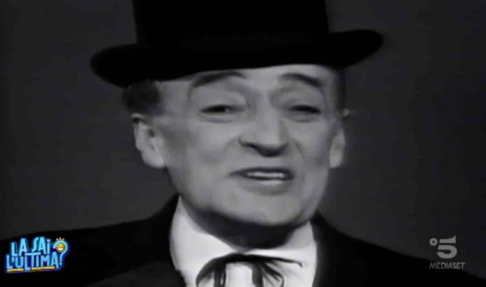 La sai l’ultima – Digital edition, Ezio Greggio omaggia Totò: “Signore lo nacque” | video Mediaset L'omaggio de La sai l'ultima? a Totò