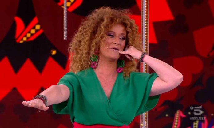 Valentina Persia e la barzelletta del ginecologo a La sai l’ultima? 2019 | video Mediaset Valentina Persia racconta la barzelletta "del ginecologo" nella terza puntata de La sai l'ultima? 2019