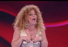 Valentina Persia e la barzelletta del pappagallo a La sai l’ultima? | video Mediaset Valentina Persia racconta la barzelletta del pappagallo a La sai l'ultima? - Digital edition